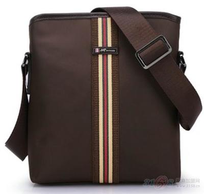 2014博虎正品時(shí)尚休閑背包單肩斜跨韓版潮流商務(wù)工廠批發(fā)廣州男包_廣州市花都區(qū)新華誠(chéng)博皮具廠_產(chǎn)品展示-3158企業(yè)招商