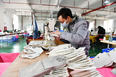 貴州興義:扶貧車間復(fù)工復(fù)產(chǎn)促增收