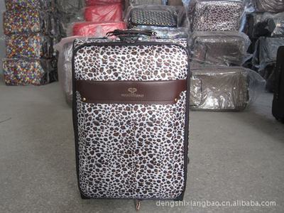 【特價供應 拉桿箱定做 精美產(chǎn)品 各種拉桿箱】價格,廠家,圖片,旅行箱包,即墨市鄧氏箱包加工廠-